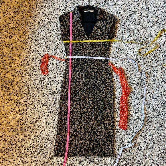 🔥SOLD🔥Diane Von Furstenberg Floral Silk Wrap Dress - Picture 4 of 8